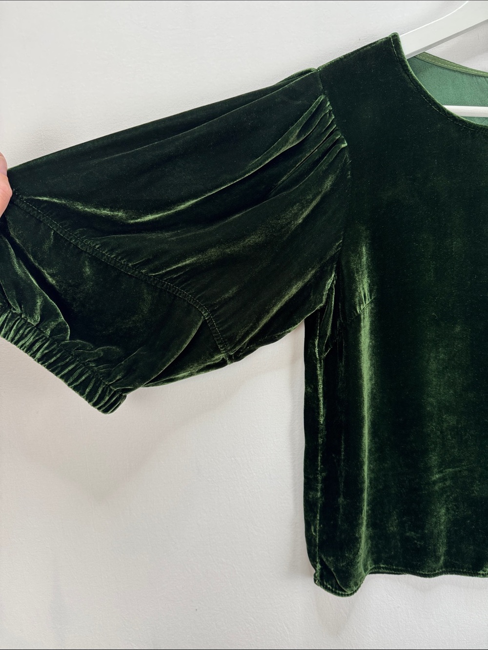 Velvet by Graham & Spencer Green Silk Blend Velvet Puff Sleeve Top Size Small - Picture 4 of 7